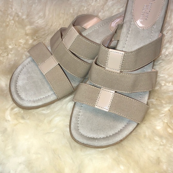 MOOTSIE TOOTSIE 'Moneal' Semi-Flat Slip-on Sandals - Picture 6 of 8